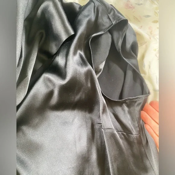 St John 100% silk black sleeveless top - Picture 3 of 5